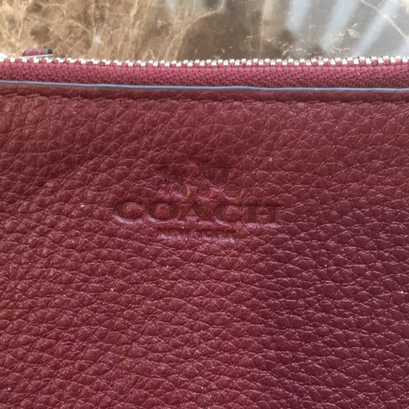 New! Coach Burgundy Pebble Leather Double Corner Zip Wristlet Wallet - Picture 2 of 15